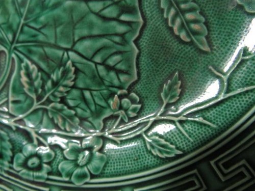 2 Antique Thomas Till Green Majolica Vine Leaf Plates 9¼" - Picture 6 of 11