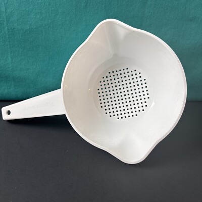 Tupperware Colander 1qt Double Pouring Spouts White Hole And Hook Hanging 1qt