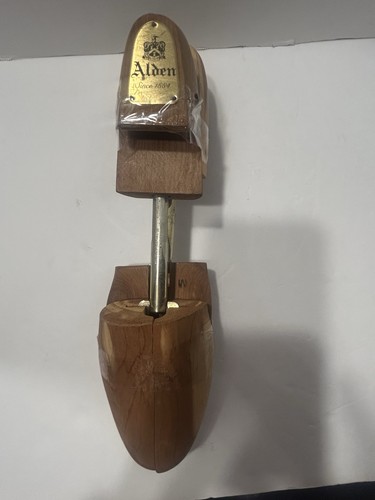 Alden Cedar Shoe Trees Pair Rochester Size M Wooden Stretchers