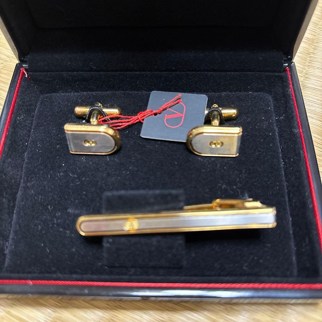 VALENTINO GARAVANI Cufflinks Tie Clip Set Gold Plated Elegant Design Used thumbnail 2