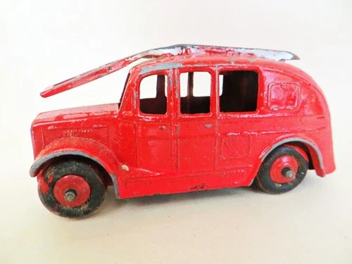 DINKY 250 'AUSTN STREAMLINED FIRE ENGINE' VINTAGE. EASY RESTORATION/REPAIR.