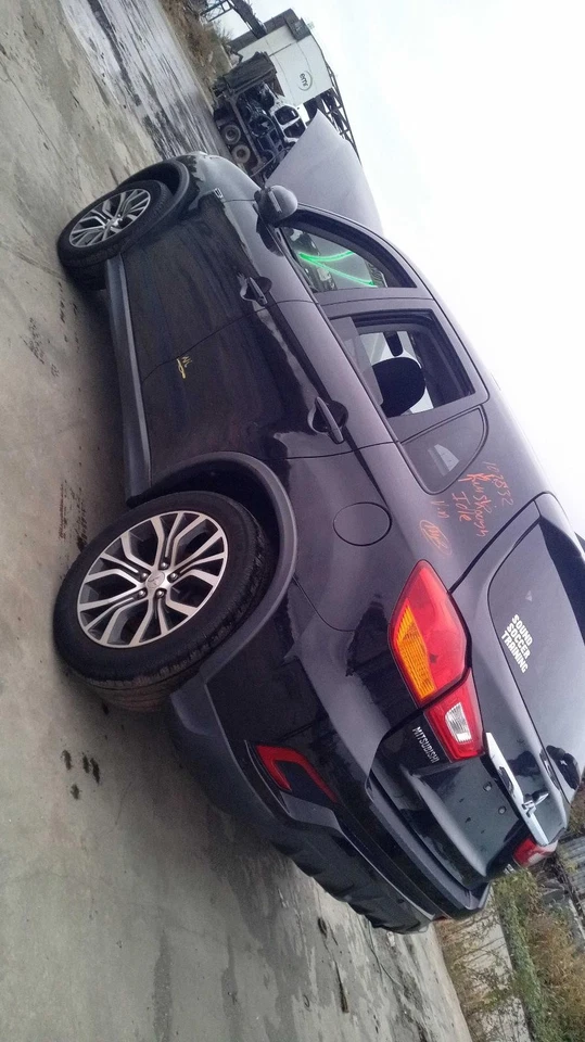 Conjunto de suspensión trasera izquierda Ind Rr usado se adapta a: Mitsubishi Outlander Sport 2018 Foto 4 de 4