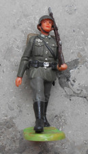 Elastolin, Soldat im Marsch,ca. 7,5 cm hoch, WK2,  hergest. nach 1945, Wehrmacht