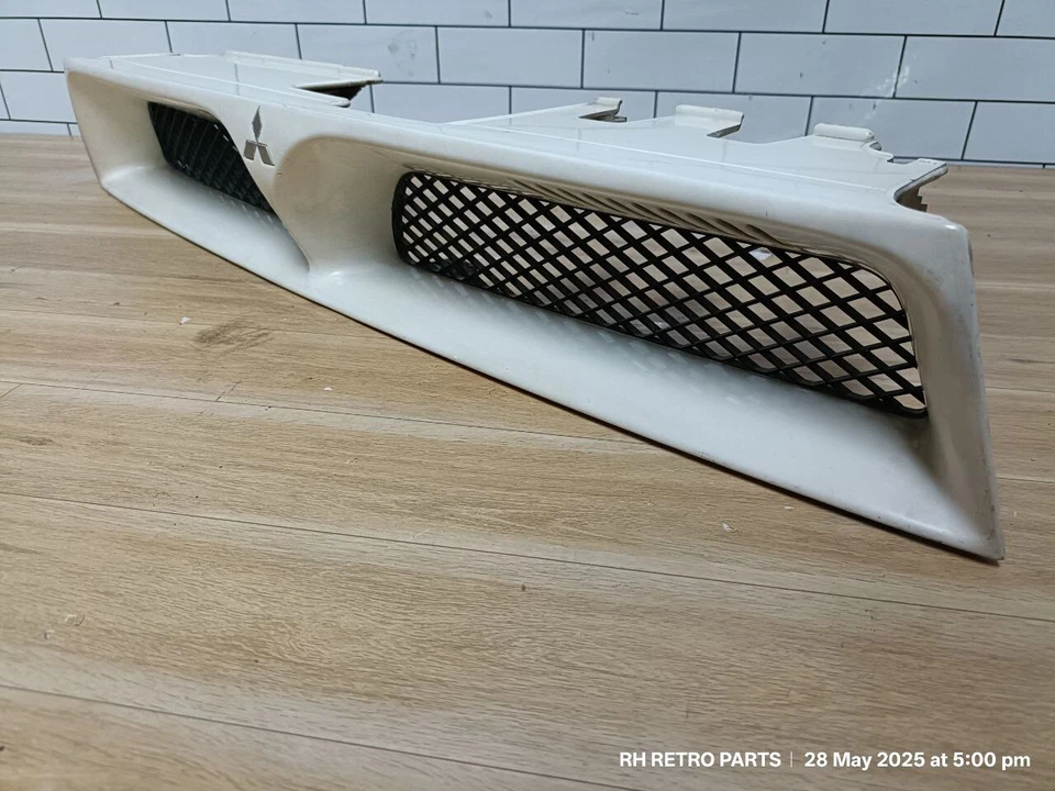 REJILLA DELANTERA MITSUBISHI LEGNUM EA1W GALENT EC5W OEM 1996 2002 JDM Foto 3 de 4