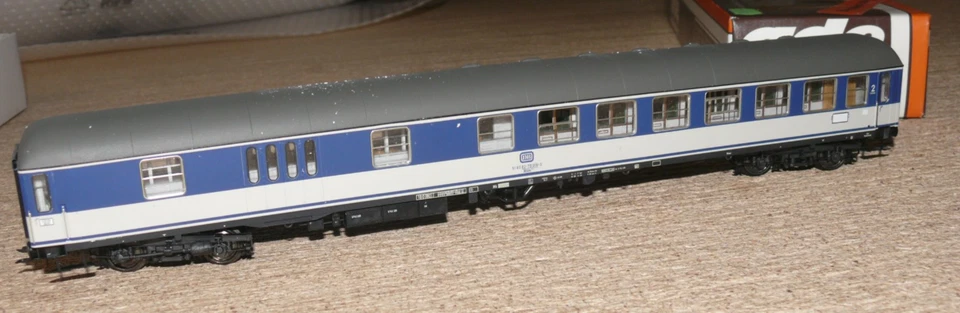 K23 Ade 3203 Personenwagen 2. Kl. mit Gepäckabtl. Popfarben DB 70 016-3