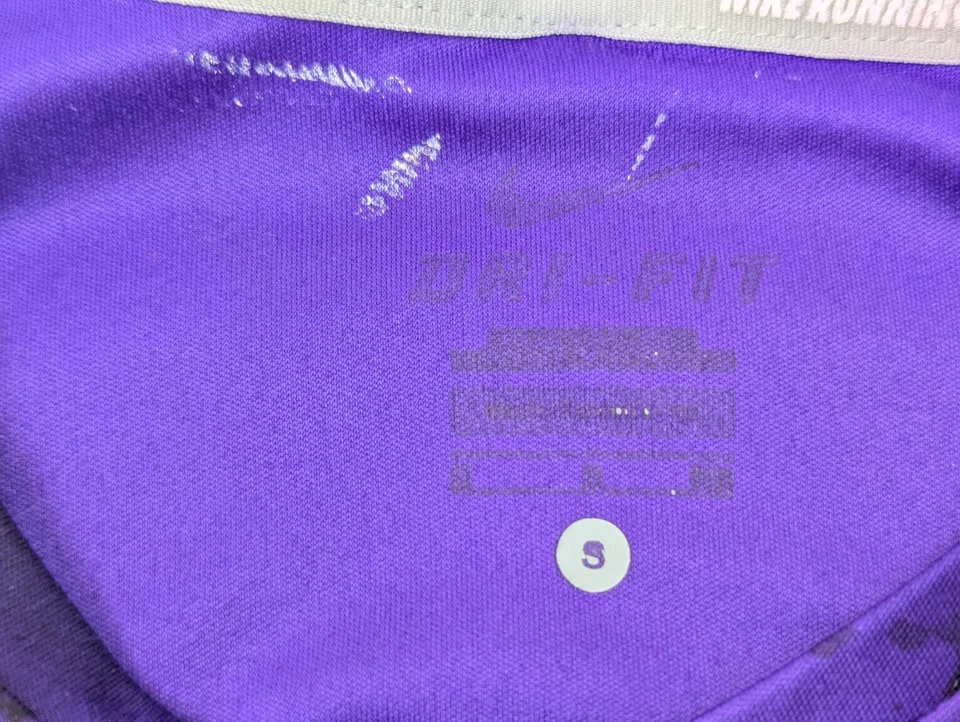 Camisa Nike Miler Running Dri-Fit Mármol Púrpura/Negro, Mujer Pequeña, Suave Compresión Foto 3 de 4