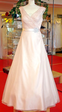 % Brautkleid  % Cappuccino lang farbig  36-44  A-Linie  Träger %