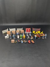 Model Train Display Layout Figures And Accessories: Lot Of 33 O Gauge 1:48 Scale