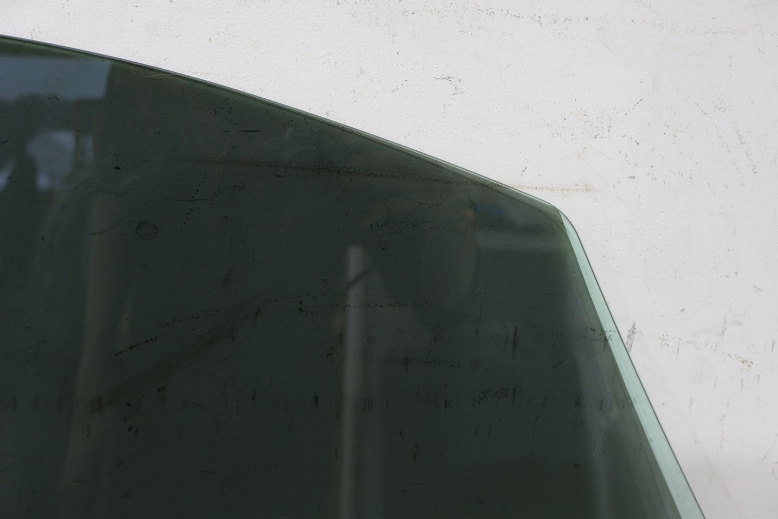 2010 Aston Martin V8 Vantage Convertible Left Door Window Glass (Self Tint)