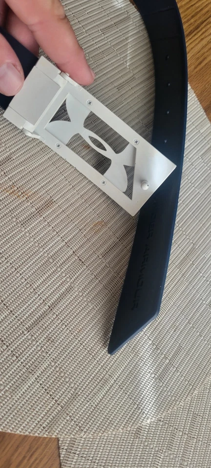 Cinturón ajustable de goma Under Armour azul para hombre Foto 3 de 4