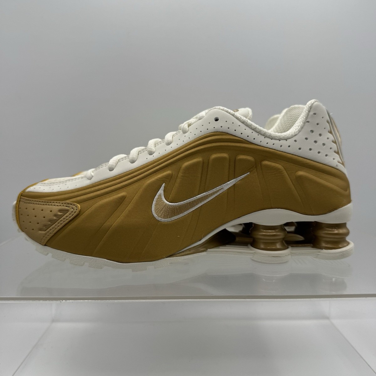Brand New Nike Shox R4 Soft Pearl Metallic Gold Shoes AR3565-010