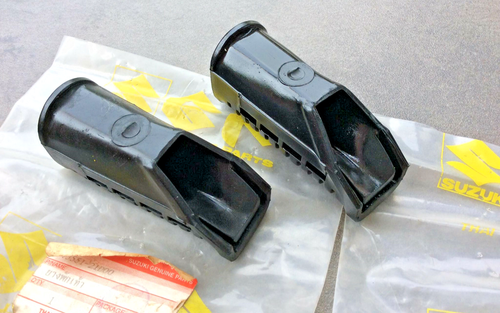 FOR SUZUKI AKIRA RU110 RU120 FRONT FOOTREST RUBBER SET (QTY.2) NOS 43551-21D00 - Picture 3 of 5