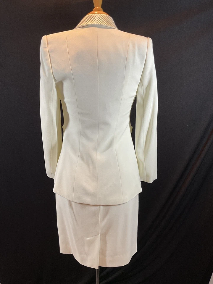 Precioso Traje Elegante Para Mujer Alberto Makali Marfil Detalle - Talla 6 - Único Foto 2 de 3