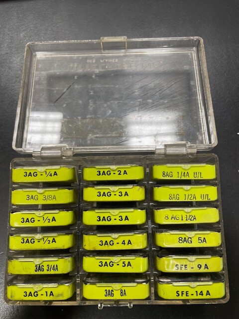90 3AG 8AG SFE Auto Fuses in Vintage Littelfuse Metal / Plastic Tins and Case