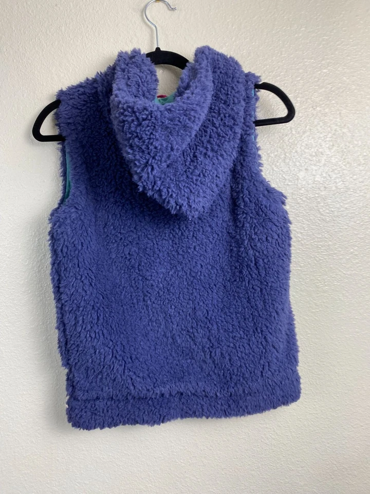 Chaleco con Capucha de Vellón Mini Boden Niñas Talla 11-12 Azul Púrpura Cremallera Completa Acogedor Suave Foto 2 de 4