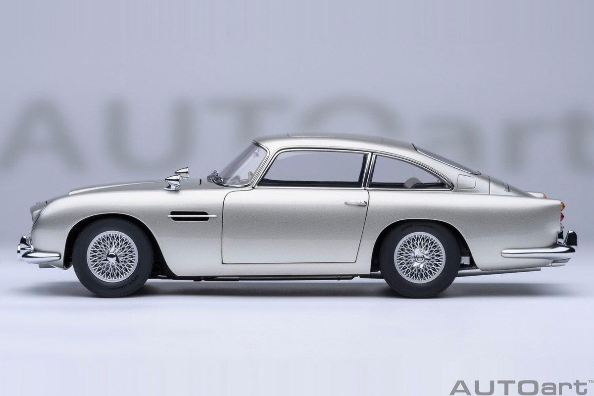 Finished product AUTOart 1/18 Aston Martin DB5 Goldfinger Bond car
