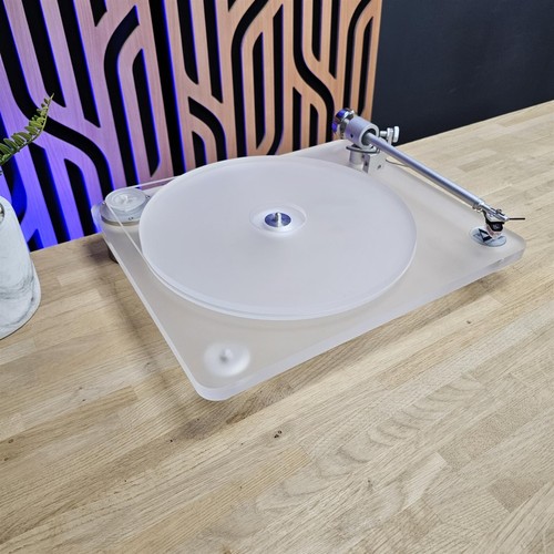 Clearaudio Emotion Turntable w/ Audio Technica AT-VM95ML Cartridge inc Warranty - Picture 4 of 9