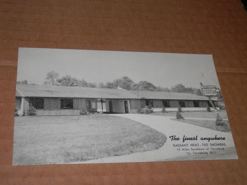 TWINSBURG OHIO - 1940'S POSTCARD - THE CLEVELANDER MOTOR HOTEL