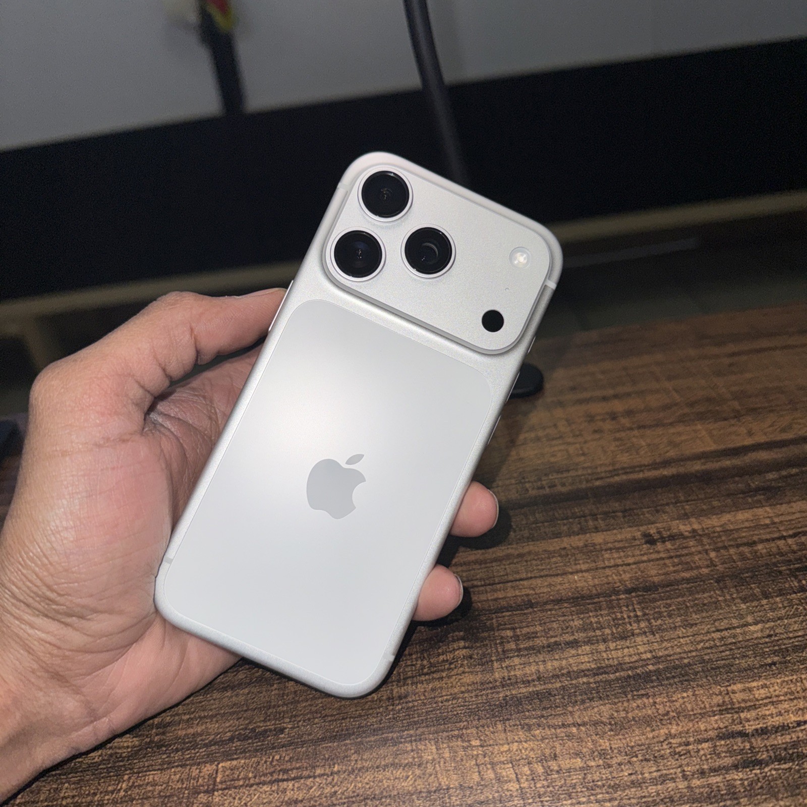Apple iPhone 17 Pro 256GB Silver New | 0 Charge Cycle|Tracfone Locked | Open Box