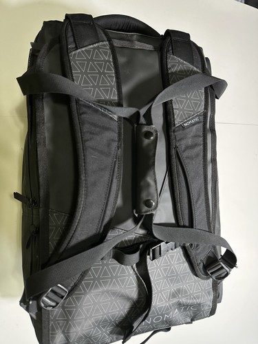 NOMATIC Reisetasche 30L, wandelbarer Reiserucksack Rucksack oder Seesack schwarz - Bild 10 von 10