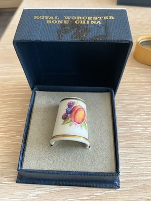 Royal Worcester Obst Fingerhut handbemalt E Sedgley verpackt