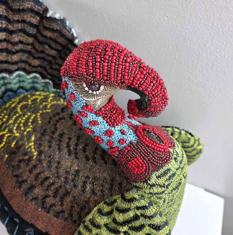 Almohada de pavo con cuentas John Derian Target 2023 16" Foto 2 de 4