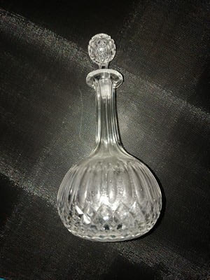   Vintage Karaffe aus geschliffenem Glas mit Stopfen - 30 cm - Rautenmuster - wunderschön  