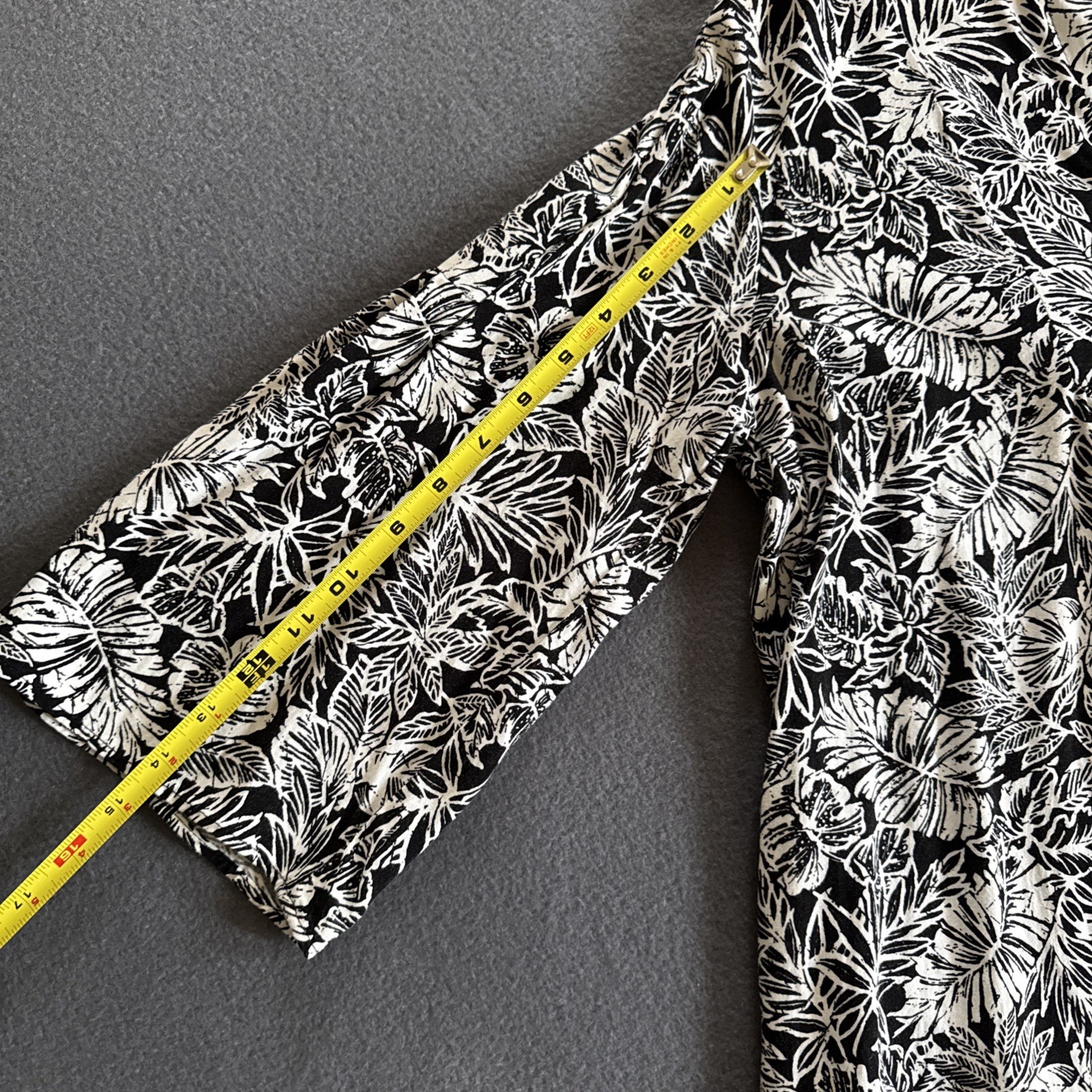 Ann Carson Black & White Patterned Leaf Blouse Sh… - image 7