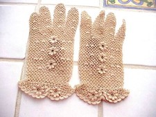 ANTIQUE HAND CROCHETED BEIGE GLOVES