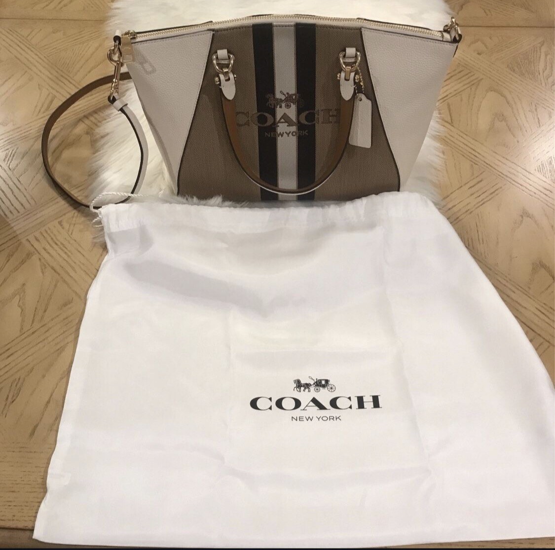 coach horse and carriage satchel