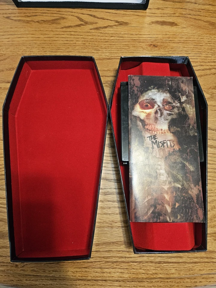 The Misfits Coffin Box Set Complete (CD, caroline, 4 Discs, booklet, pin) - Image 3 of 4