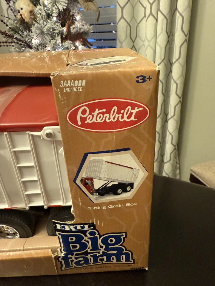 NEW Ertl Big Farm Peterbilt 367 Truck With Grain Box Lights & Sounds 21" 1/16th - Image 4 of 4