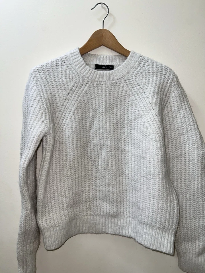 Suéter mediano MNG Mango para mujer manga larga blanco cuello redondo Foto 3 de 4