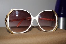 Vintage 1970/ 1980 Sunglasses gold tone hardware