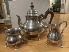 Williamsburg 3-pc Stieff Pewter Tea Set w/Étains du Manoir Pewter Tray 