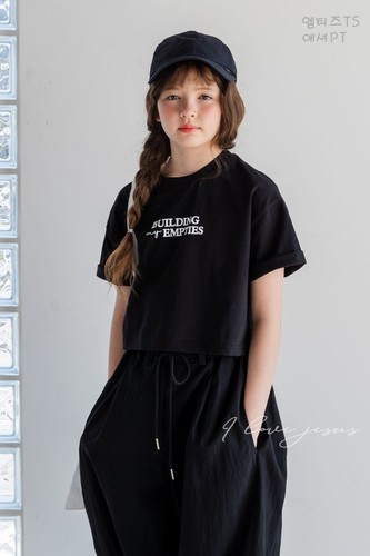 Korean Kids Outfit–Black Crop Tee, Relaxed Wide-Leg Pants Set, Casual Streetwear