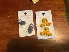 2 NEW Dianna kitty kats buttons . boots . fat cat . K3601 K3605 hand painted