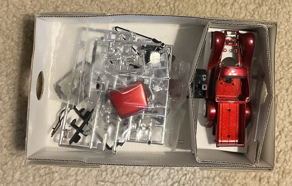 Testors 1932 Ford Pickup 1:43 Scale Metal Body Model Kit - New, Open Box - Image 2 of 4