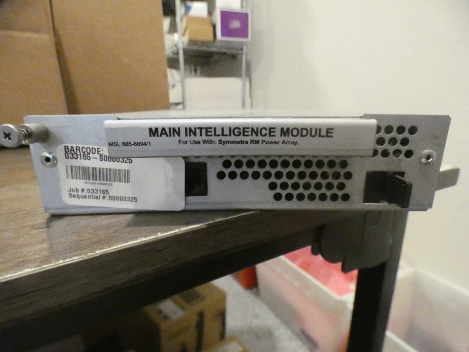 Módulo de inteligencia principal Symmetra de APC - SYMIM3 para arreglo de discos de alimentación RM Foto 2 de 4
