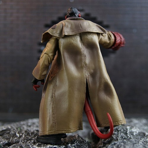 Hellboy The Golden Army Action Figure Mezco 18cm Trench Sigaro Idea Regalo - Imagen 11 de 24