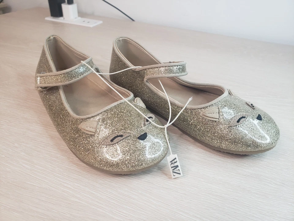 Pisos de ballet dorados Zara para niños pequeños talla 27 Foto 2 de 4