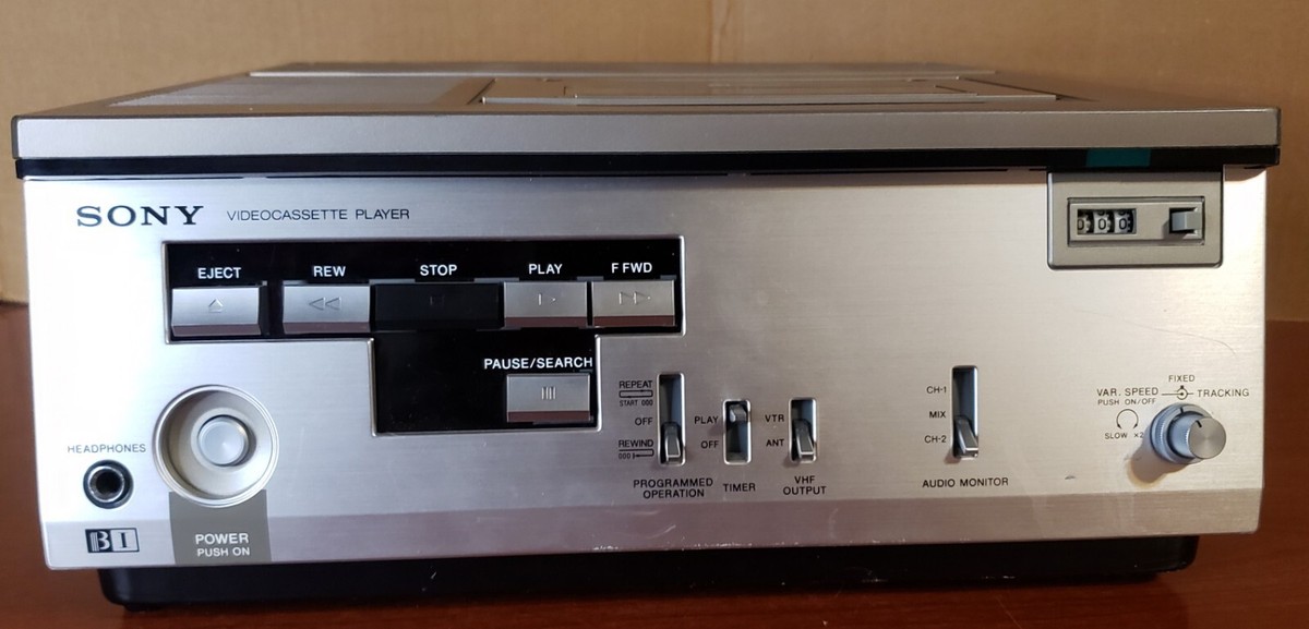SONY BETA MAX VIDEOCASSETTE TAPE PLAYER #SLP-303 (FOR PARTS OR