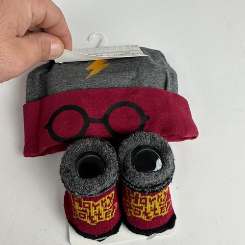 Autentico Set Cappellino e Stivaletti Harry Potter 0-12 m Happy Threads Abiti Neonati - Foto 5 di 18