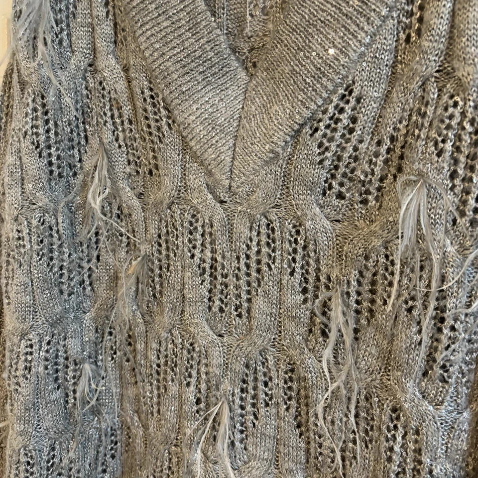 Suéter Casa Blanca Mercado Negro Gris Pluma y Lentejuelas Talla Pequeña Foto 2 de 4