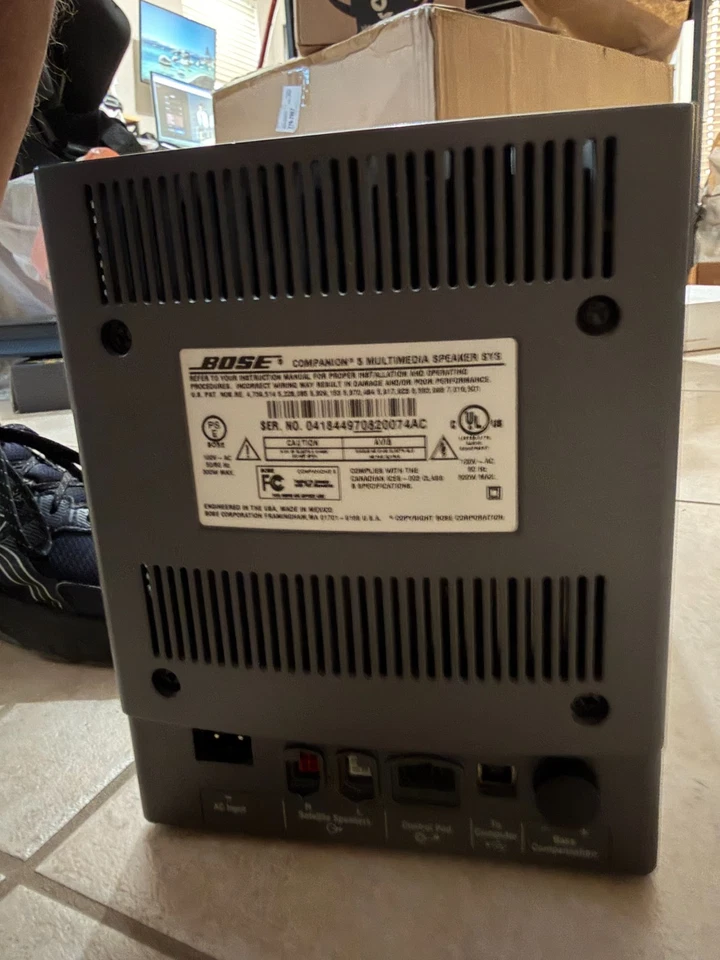 Sistema de Alto-falante Multimídia Bose Companion 5 Computador – 3 Peças - Soa Ótimo - Imagem 2 de 4