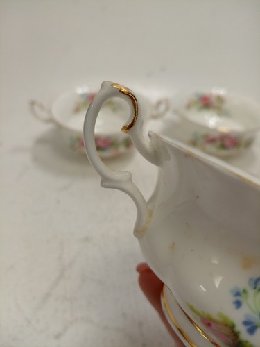 Vintage Royal Albert 'Moss Rose' Floral Bone China Soup Bowls Set of 4 Preowned - Picture 5 of 6