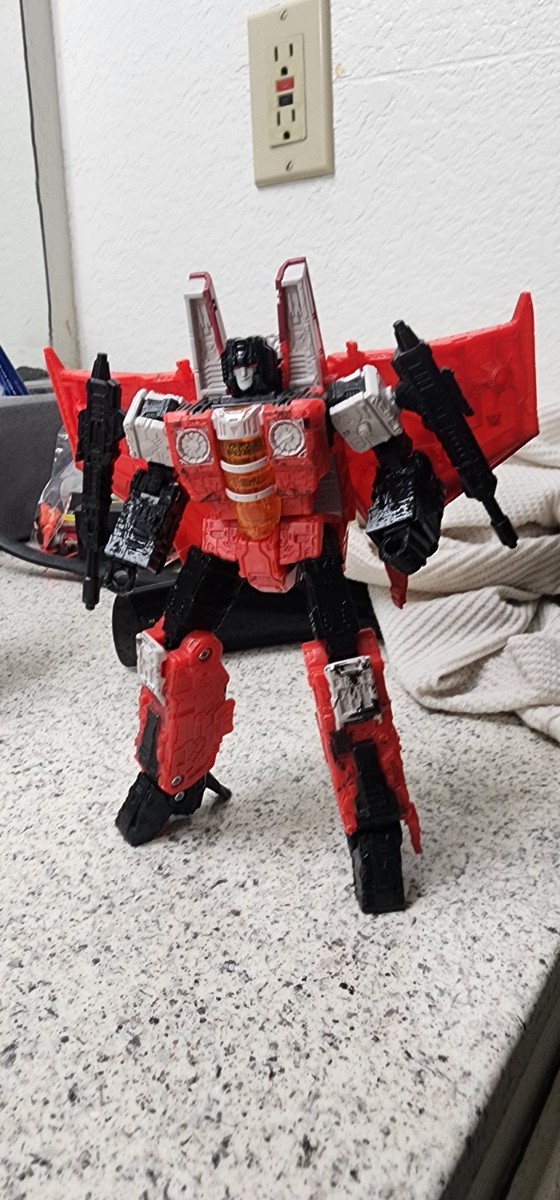 トランスフォーマー　シージ　レッドウイング　WFC GS02 Hasbro WFC-GS02 Transformers Generations Select Red Wing