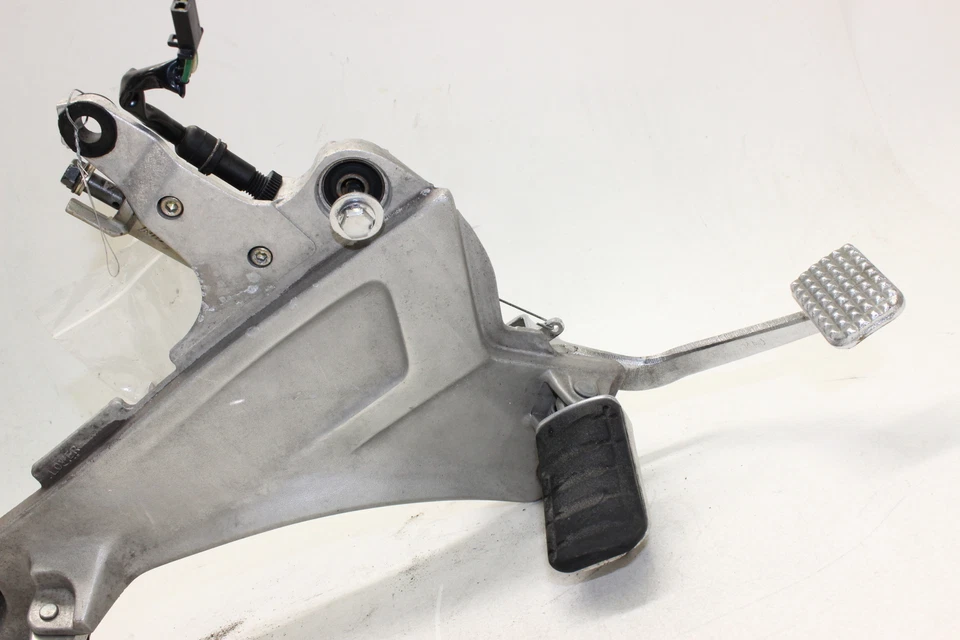 Honda St1100 1999 ABS reposapiés delantero derecho trasero clavija paso con cilindro maestro fabricante de equipos originales Foto 2 de 4