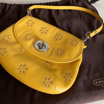バッグ Rare Color Vintage Coach Yellow Day Pack VINTAGE COACH SHOULDER BAG MUSTARD YELLOW HANDBAG PURSE RARE