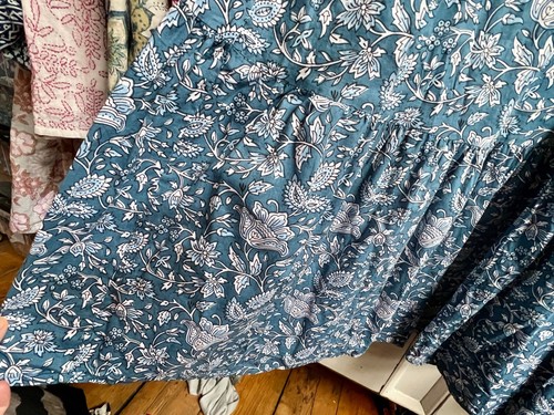 Lovely Vintage Blue Floral Print Indian Cotton Tiered Maxi Dress 22 - Picture 5 of 8